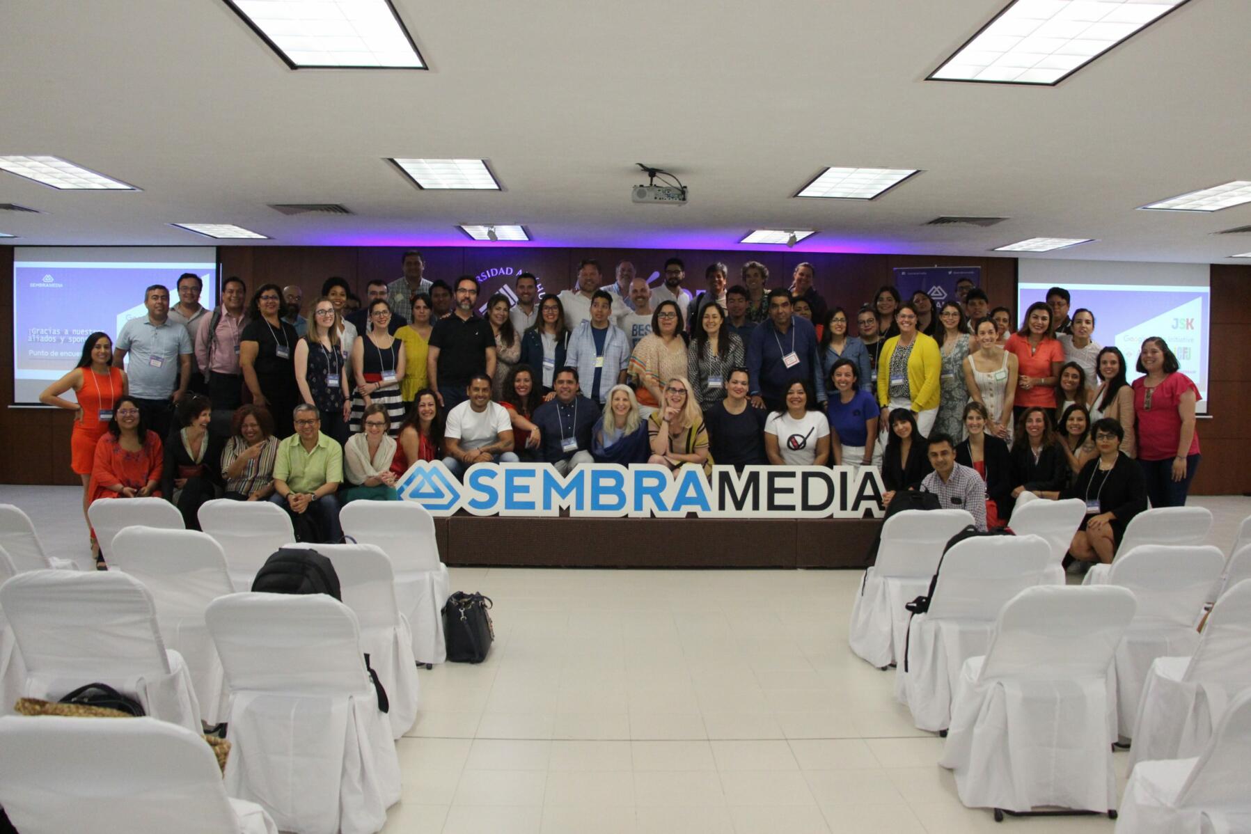 Participantes en el "Punto de encuentro", evento organizado por Sembramedia (Foto cortesía de Sembramedia)